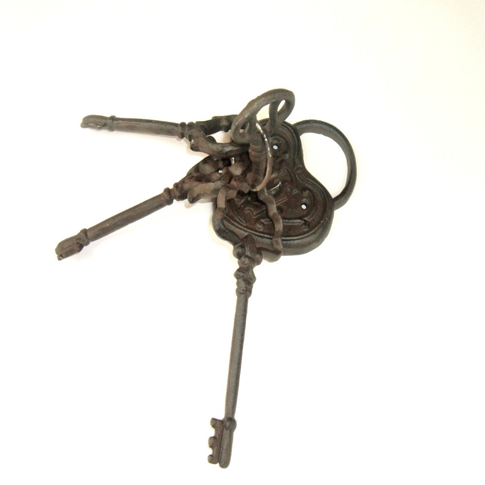 Ornamental Heart and Keys Rustic Metal Wall Decor